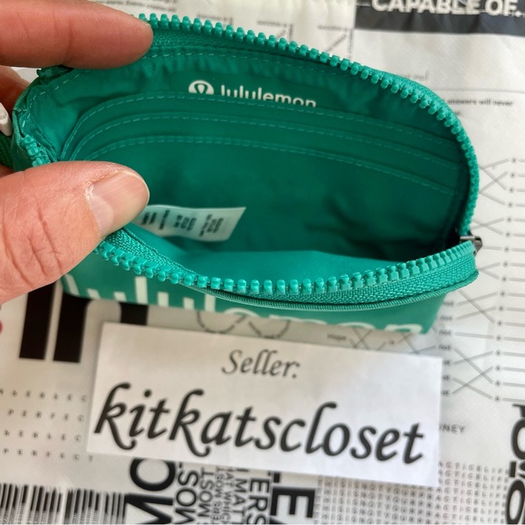 HOST PICK!!! 🆕 MALDIVES GREEN - NWT lululemon clippable card pouch - Picture 6 of 10